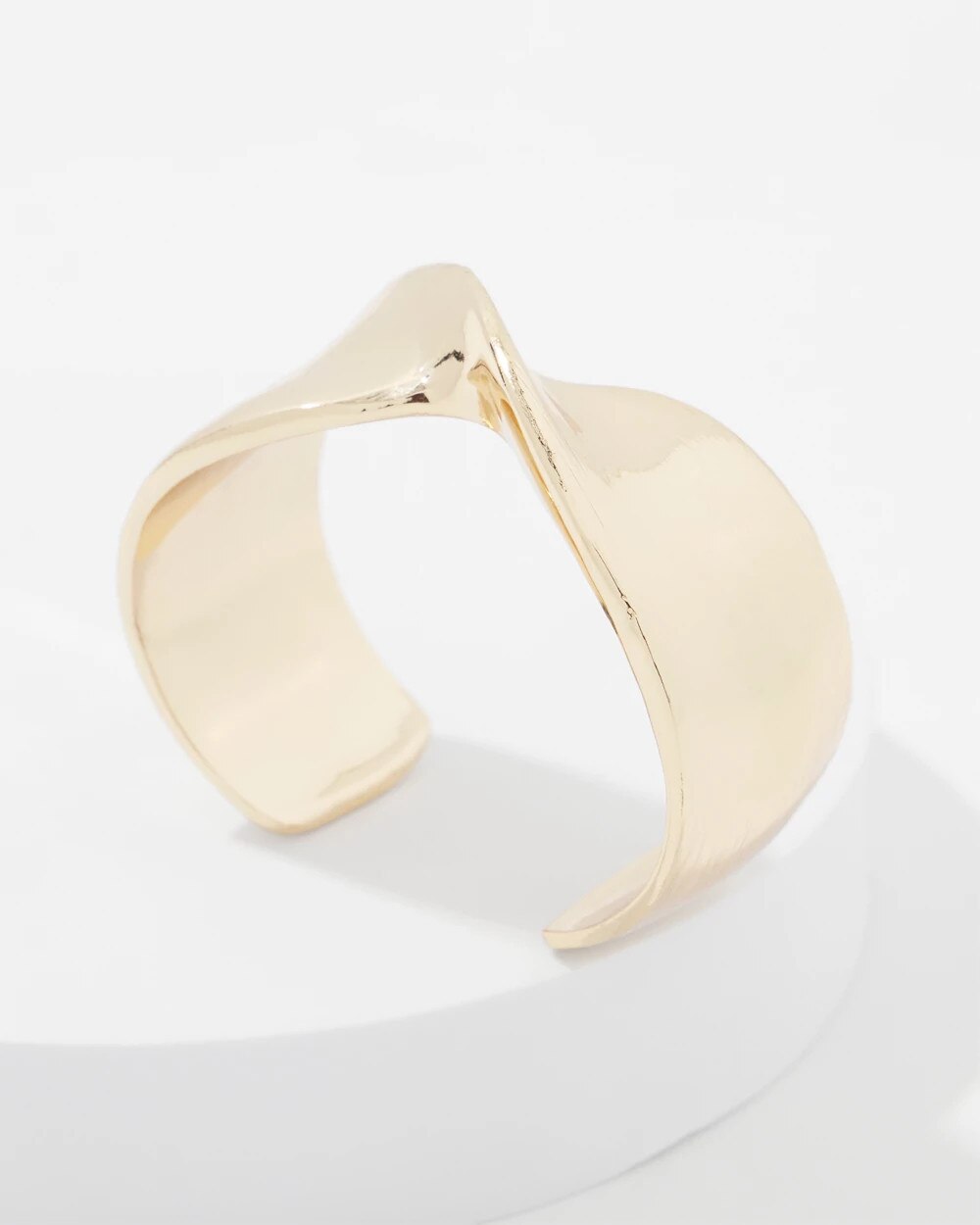 WHBM_BR20Gld20Sculp20Twisted20Cuff_570398438_TAN000932_TT_ALT201.jpeg