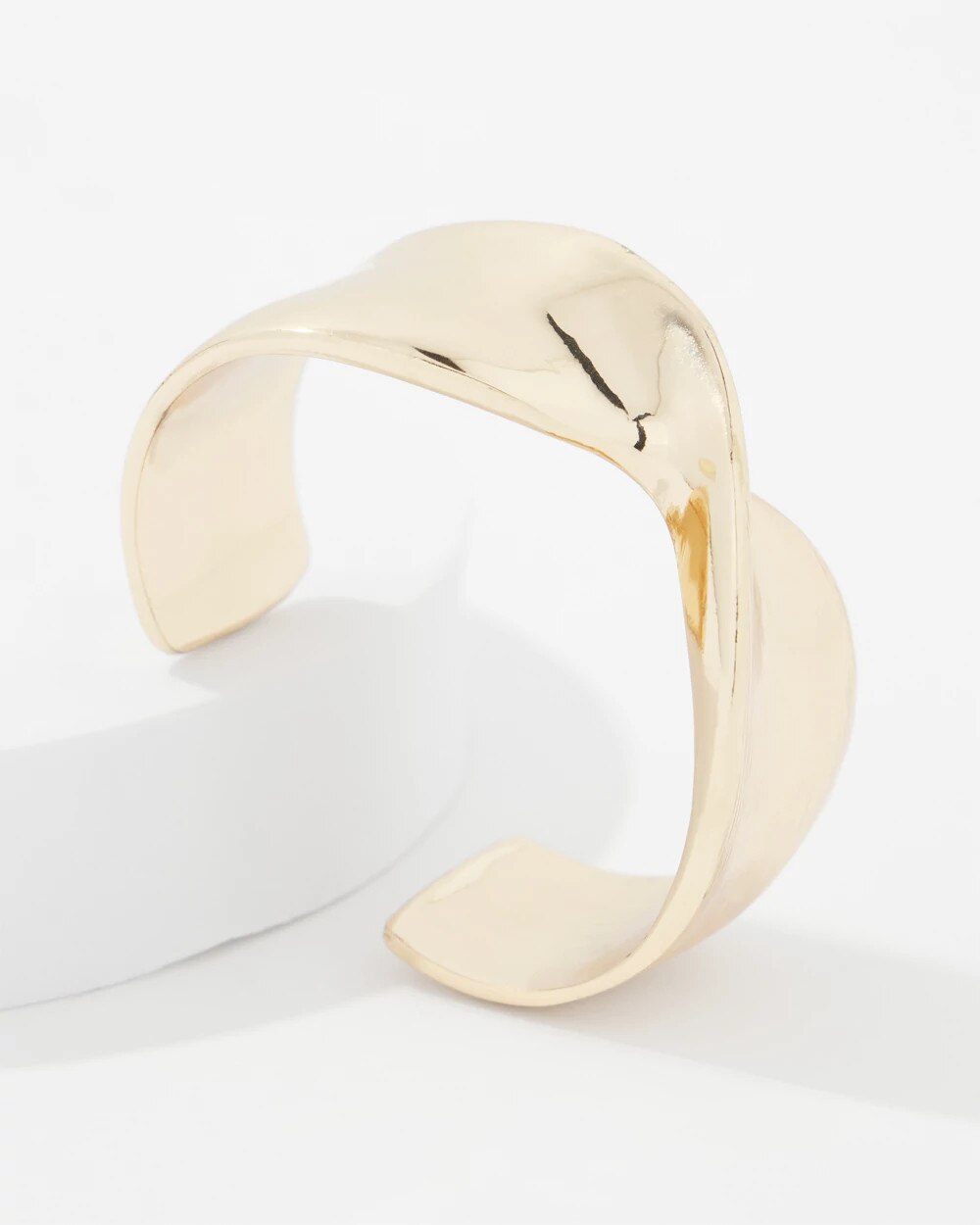 WHBM_BR20Gld20Sculp20Twisted20Cuff_570398438_TAN000932_TT_ALT202.jpeg