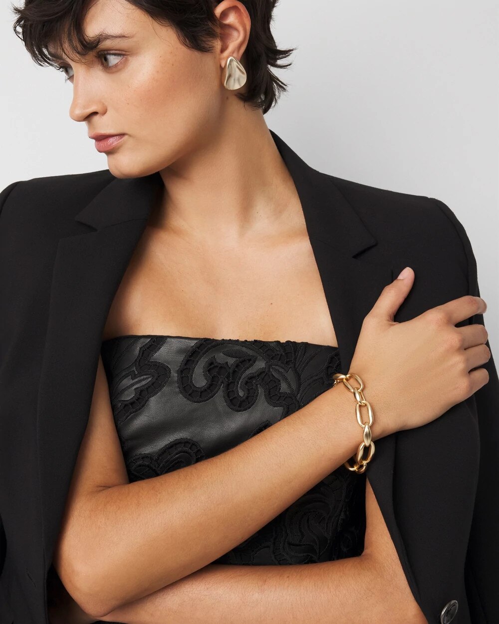 WHBM_BR20Matte20Gld20Pillowy20Link_570403471_TAN000932_OF_MAIN.jpeg