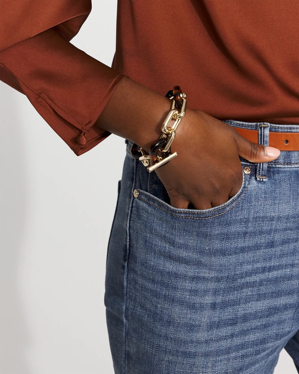 WHBM_BR20Tort20Metal20Link20Toggle_570398996_BLK000923_OF_MAIN.jpeg
