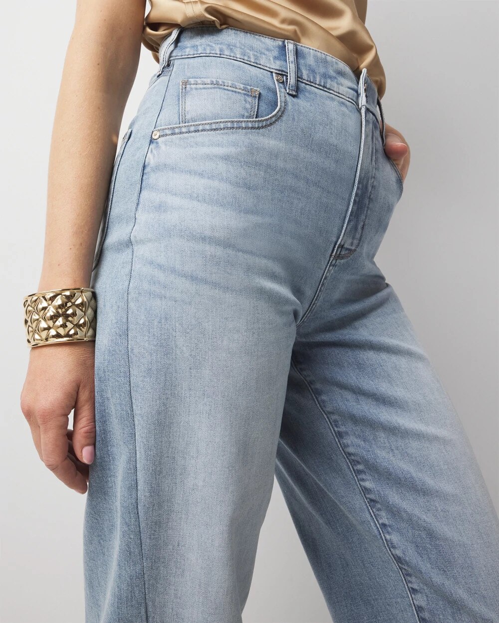 WHBM_Barrel20520Pocket_570386355_BLU006659_OF_ALT202-1.jpeg
