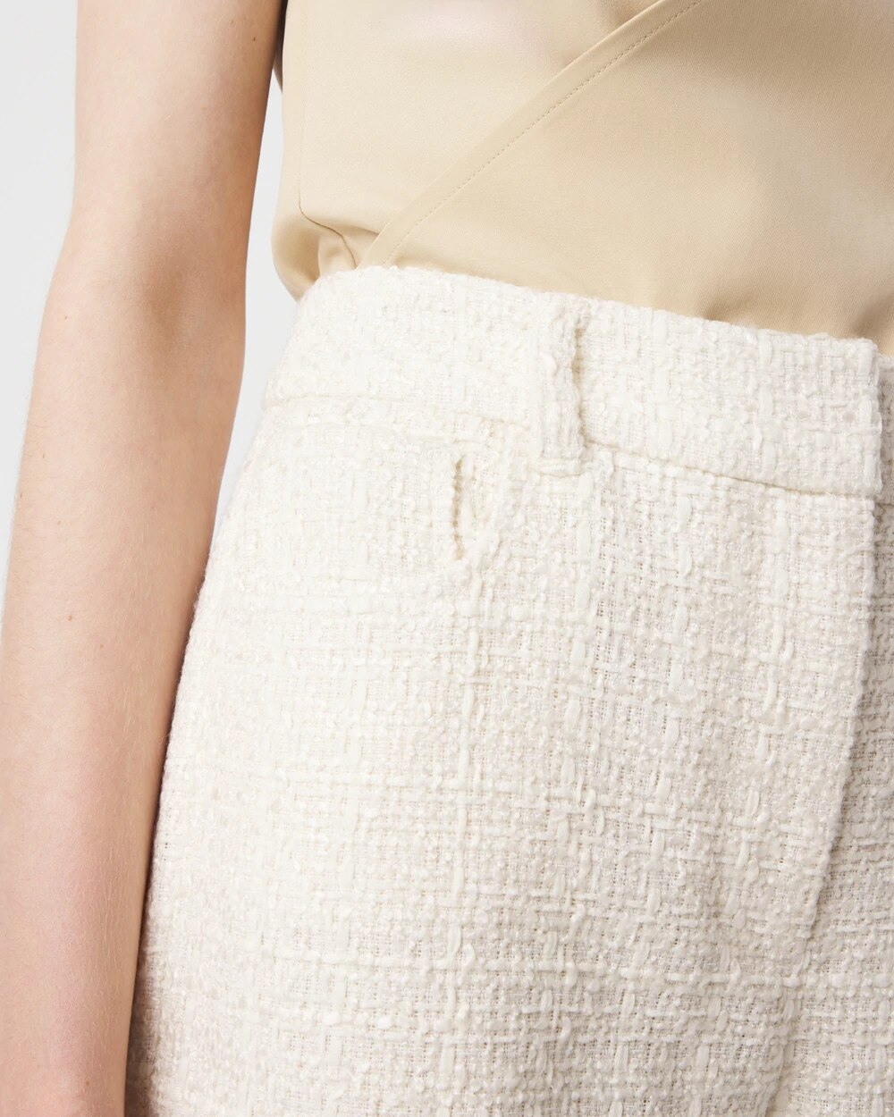 WHBM_Boucle20Tailored20Short_570391524_WHT006744_OF_ALT202.jpeg