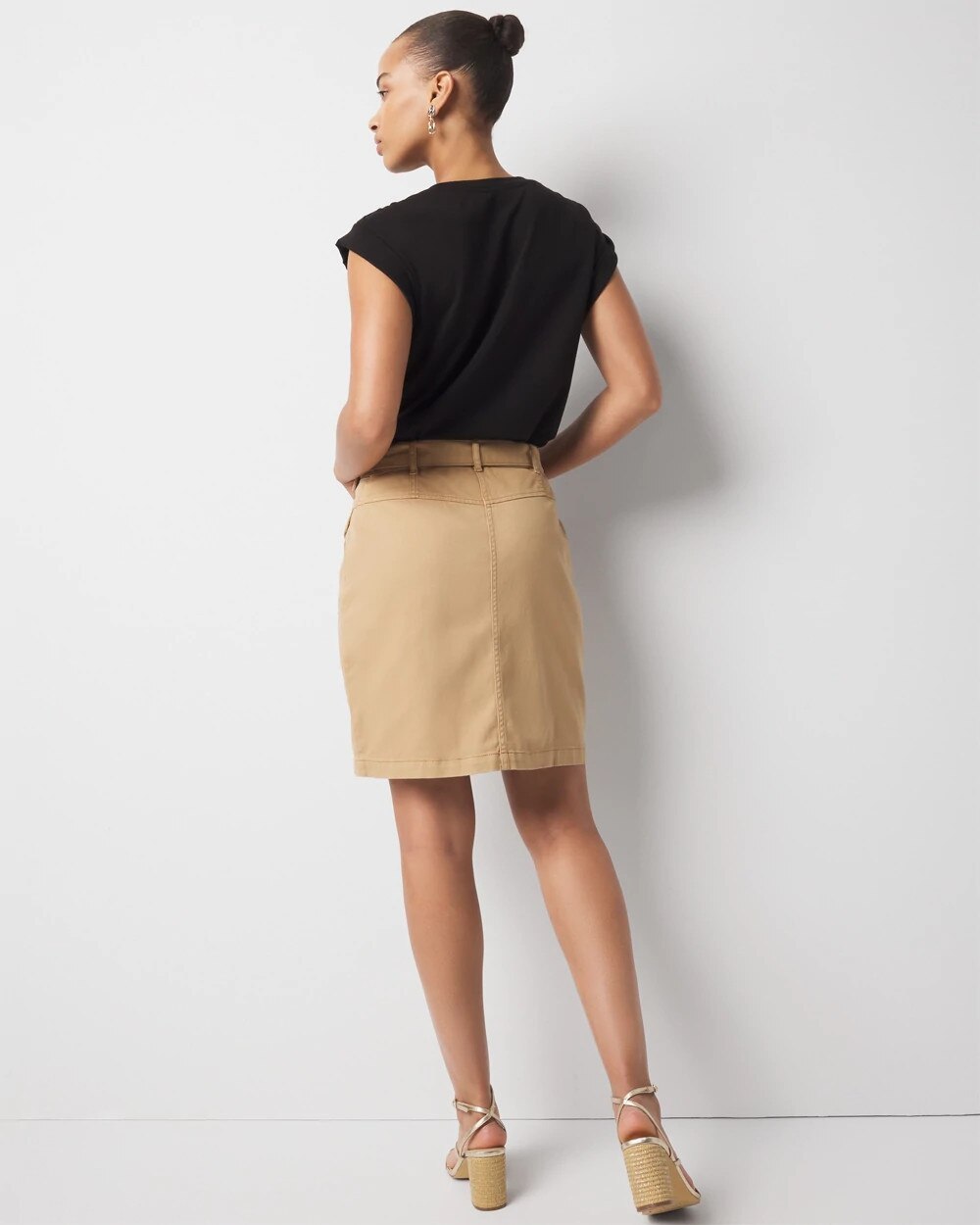 WHBM_Cargo20Pocket20Mini20Skirt_570388629_NEU006517_OF_ALT201.jpeg