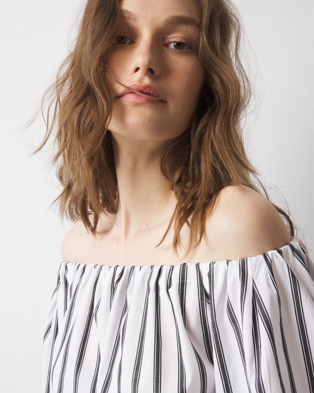 WHBM_Drama20Slv20Poplin20Blouse_570385746_WHT006643_OF_ALT202.jpeg