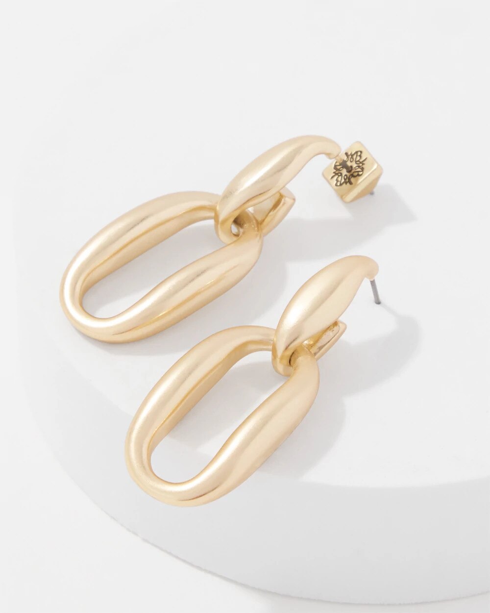WHBM_ER20Matte20Gld20Pillowy20Link_570403477_TAN000932_TT_ALT202.jpeg