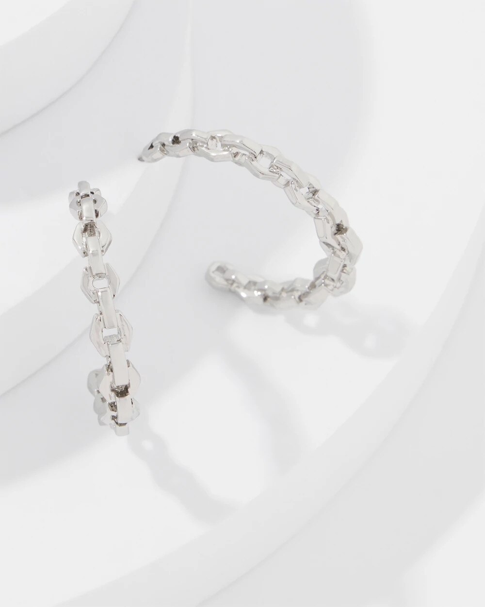 WHBM_ER20Slvr20Bold20Chain20Hoop_570403197_GRY000930_TT_ALT201.jpeg