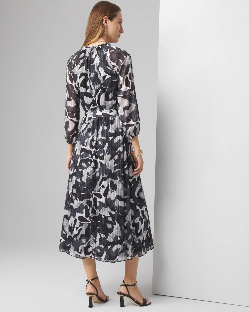 WHBM_LS2020Printed20Midi_570378355_BLK006199_OF_ALT203-1.jpeg