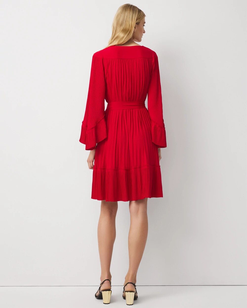 WHBM_LS20A-line20Pleated20Mini_570404232_RED007201_OF_ALT203.jpeg