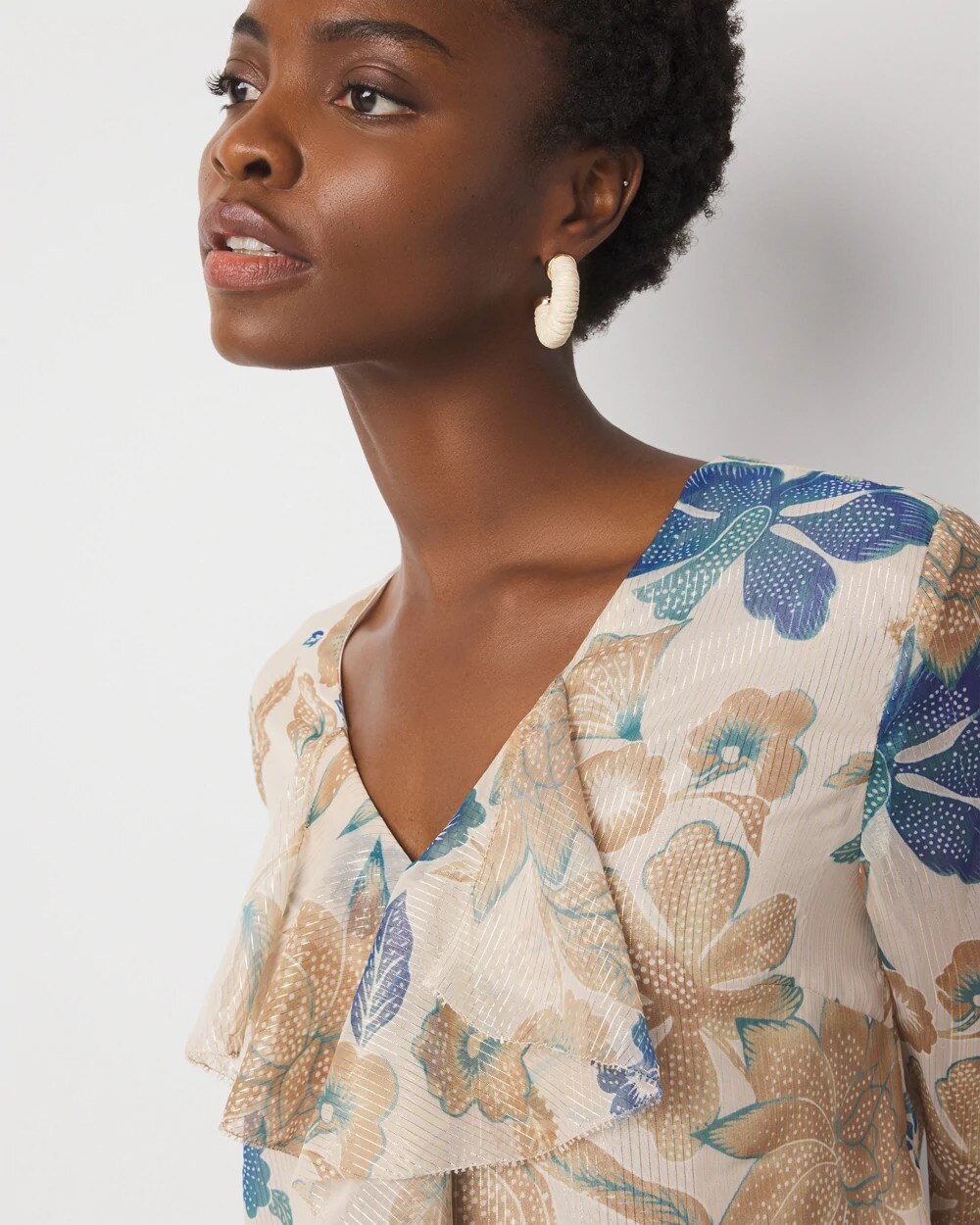 WHBM_LS20Romantic20Flounce20Bls_570392727_IVO006763_OF_ALT202.jpeg