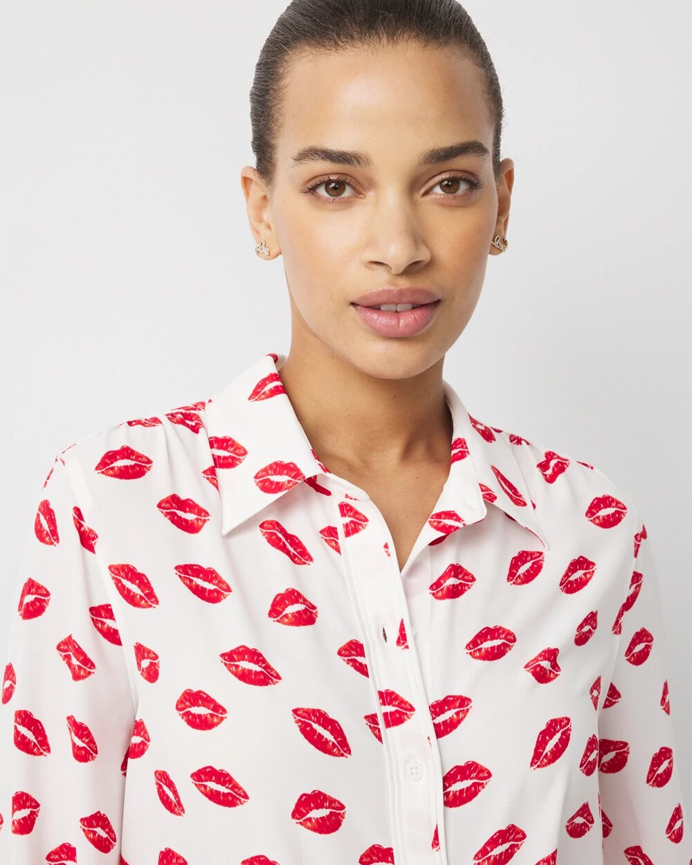 WHBM_LS20Soft20Shirt20W20Piping_570403228_IVO007334_OF_ALT202.jpeg
