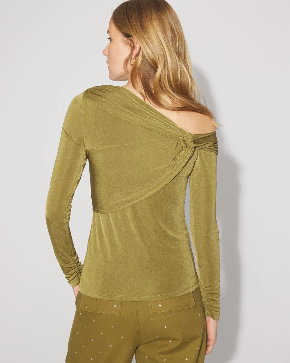 WHBM_LS20Twisted20Top_570393311_GRN006845_OF_ALT203.jpeg