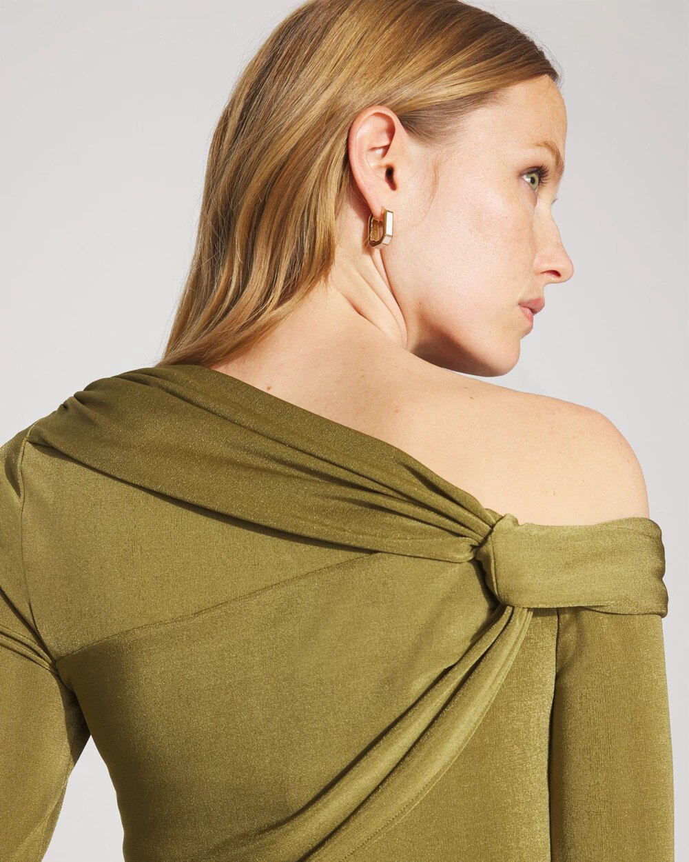 WHBM_LS20Twisted20Top_570393311_GRN006845_OF_MAIN.jpeg