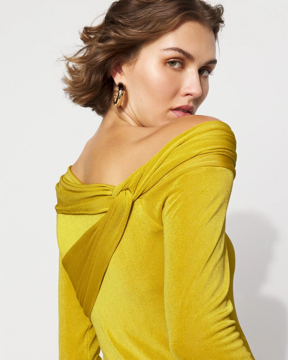WHBM_LS20Twisted20Top_570396839_GRN006850_OF_ALT202.jpeg