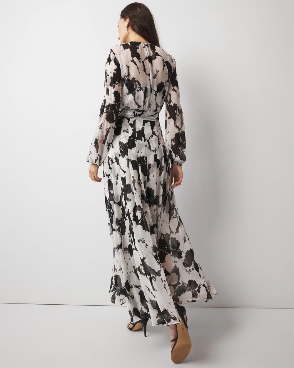 WHBM_LS20Vnk20Chiffon20Maxi_570385133_IVO006610_OF_ALT203.jpeg
