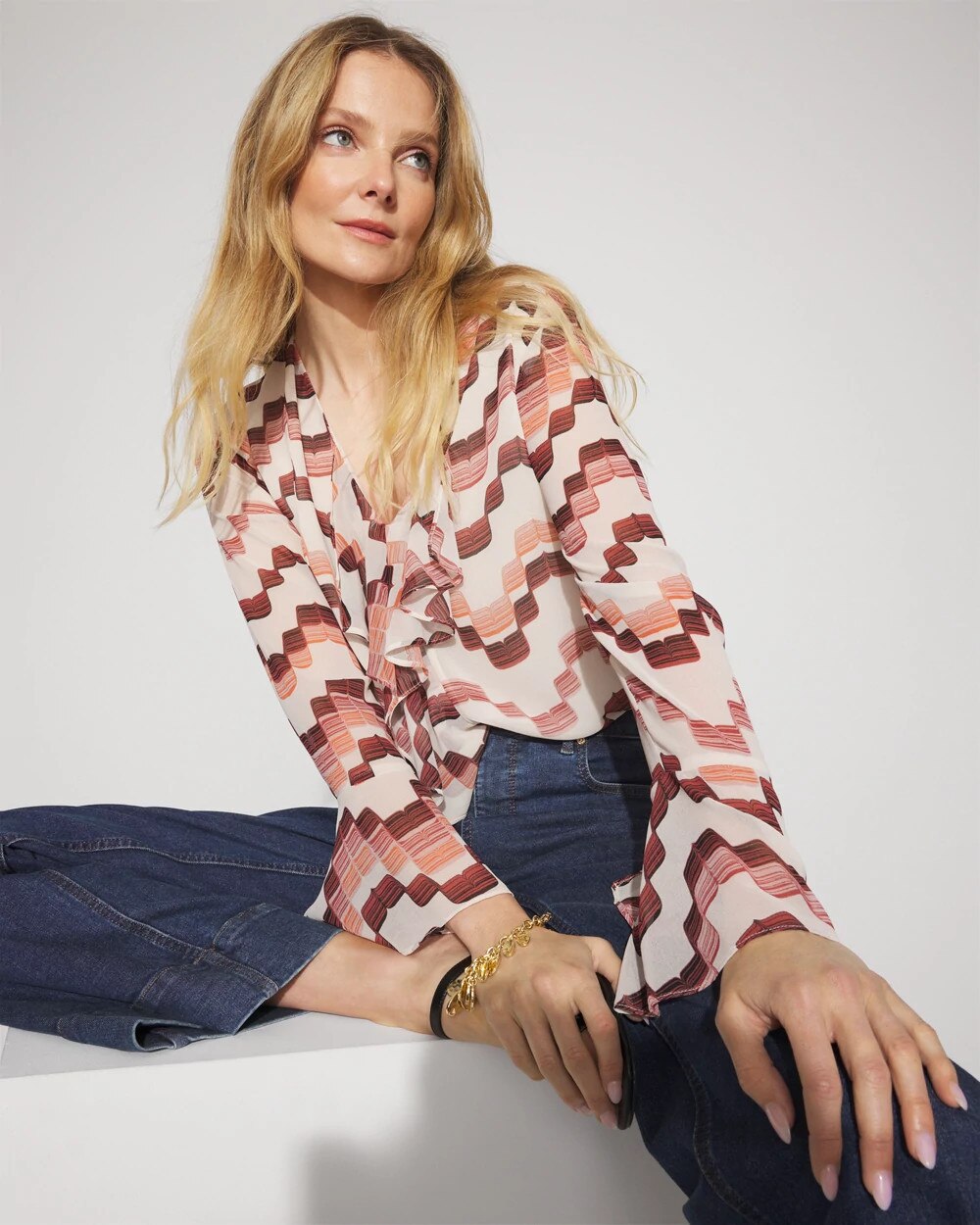 WHBM_LS20Vnk20Ruffle20Blouse_570393346_NEU006927_OF_ALT201.jpeg