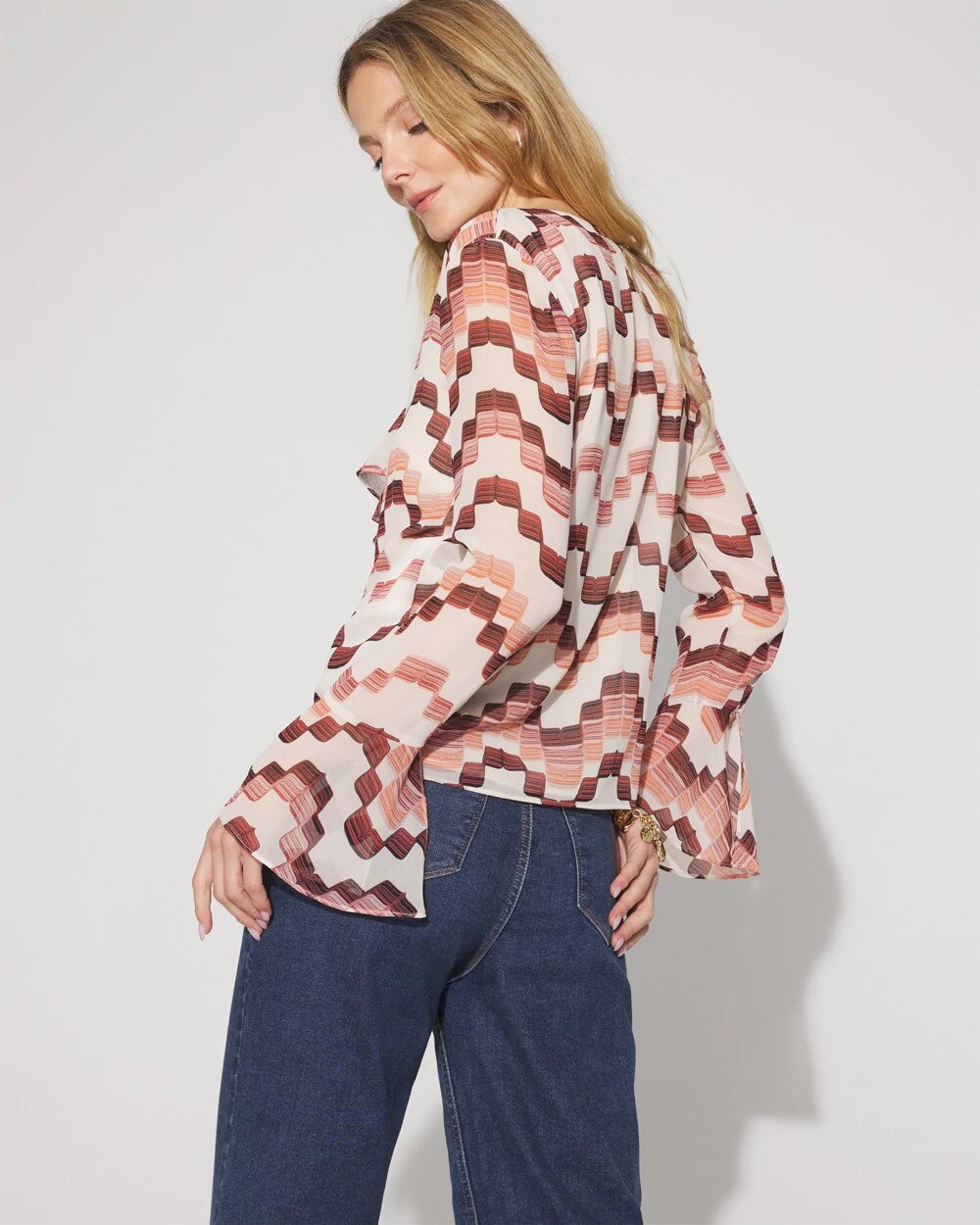 WHBM_LS20Vnk20Ruffle20Blouse_570393346_NEU006927_OF_ALT203.jpeg