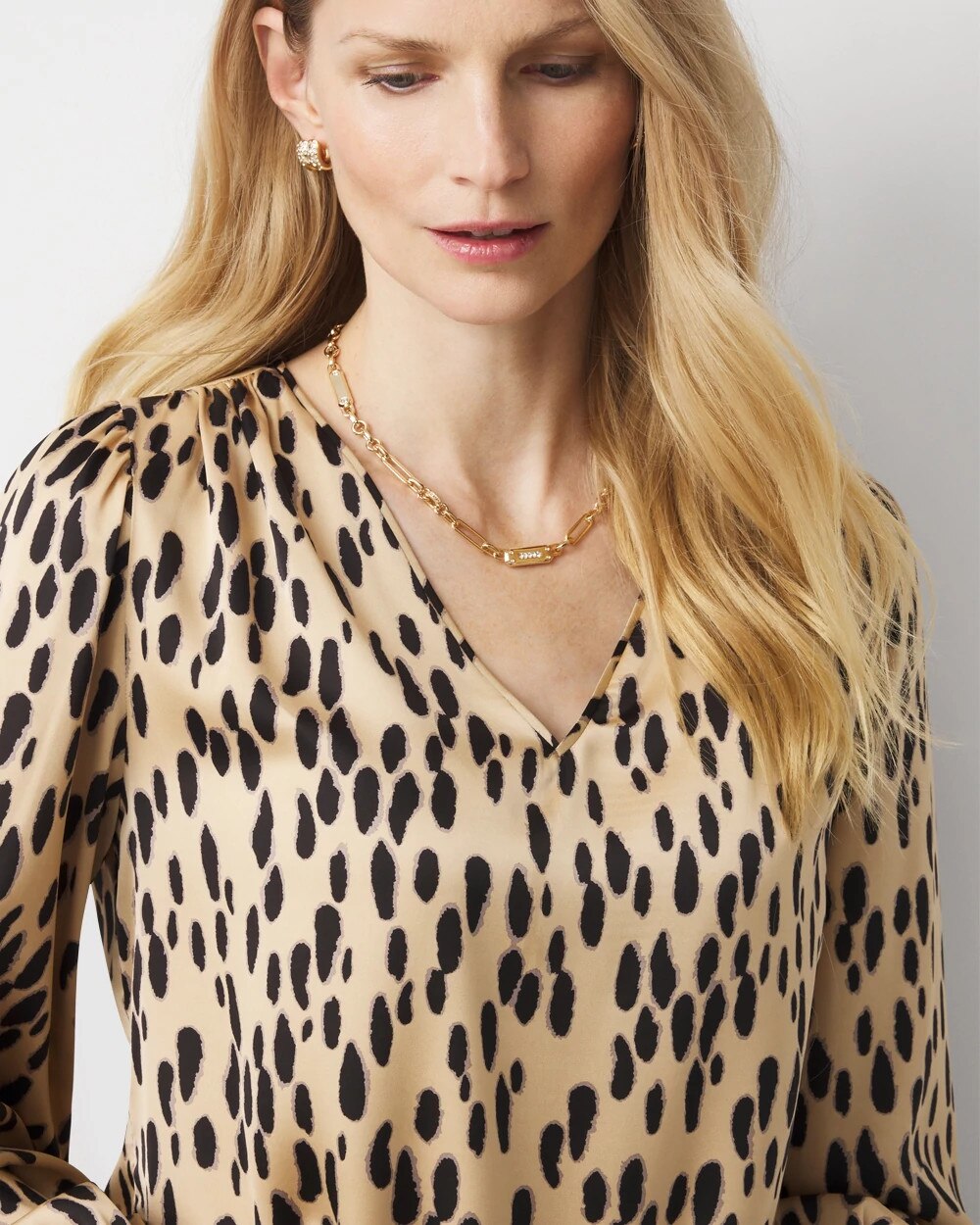 WHBM_LS20Vnk20Satin20Blouse_570404811_NEU007351_OF_ALT202.jpeg