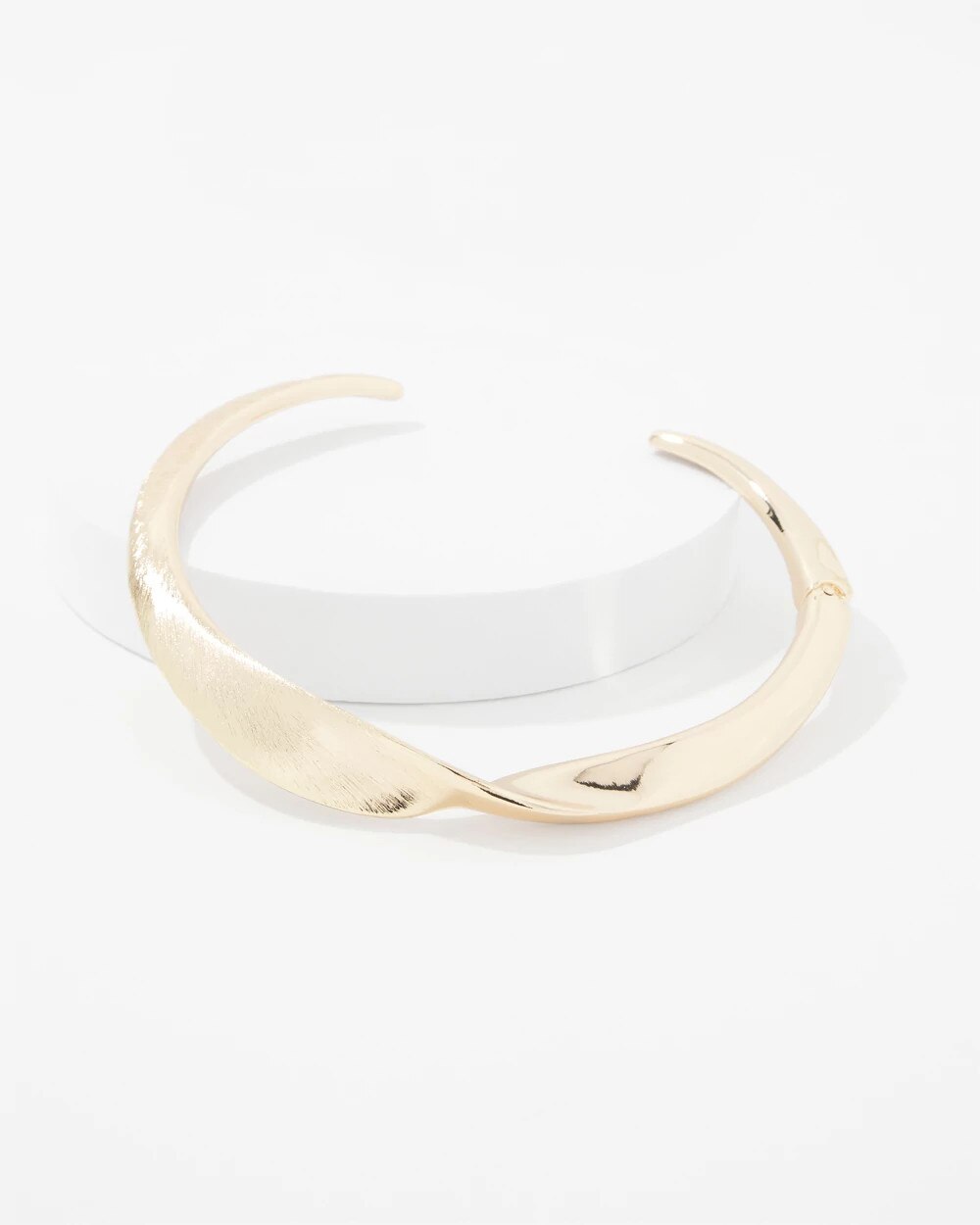 WHBM_NK20Gld20Twisted20Collar_570398431_TAN000932_TT_ALT201.jpeg