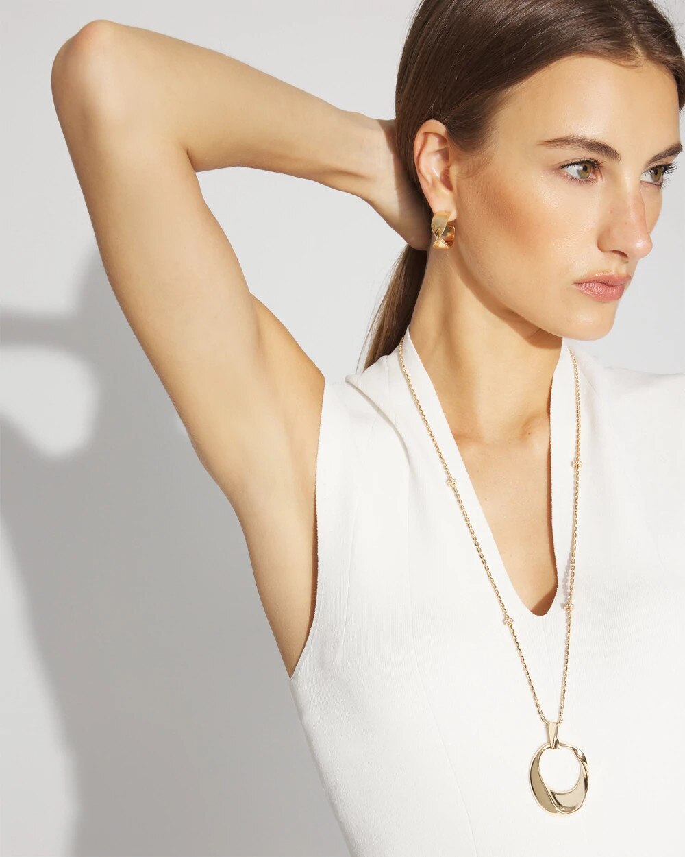 WHBM_NK20Gld20Twisted20Pendant_570398432_TAN000932_OF_MAIN.jpeg