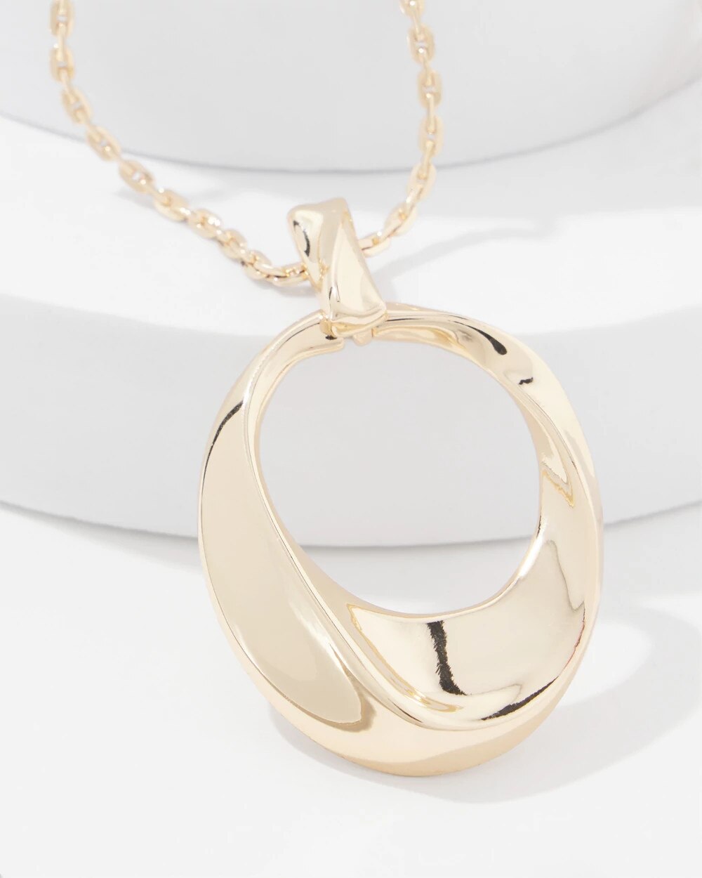 WHBM_NK20Gld20Twisted20Pendant_570398432_TAN000932_TT_ALT202.jpeg