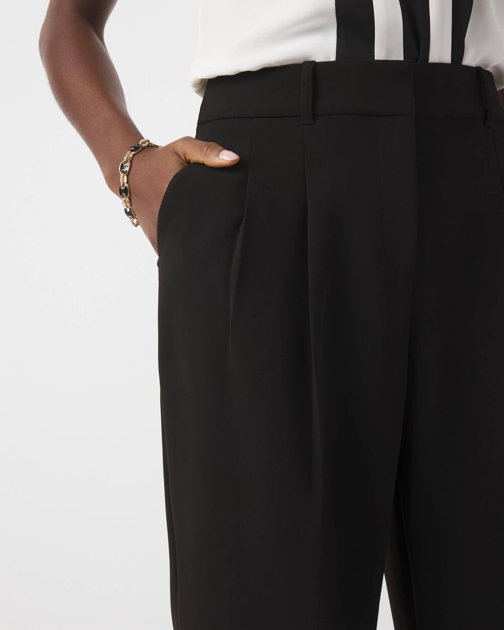 WHBM_New20Pleated20Wide20Leg_570387964_BLK000001_OF_ALT202.jpeg