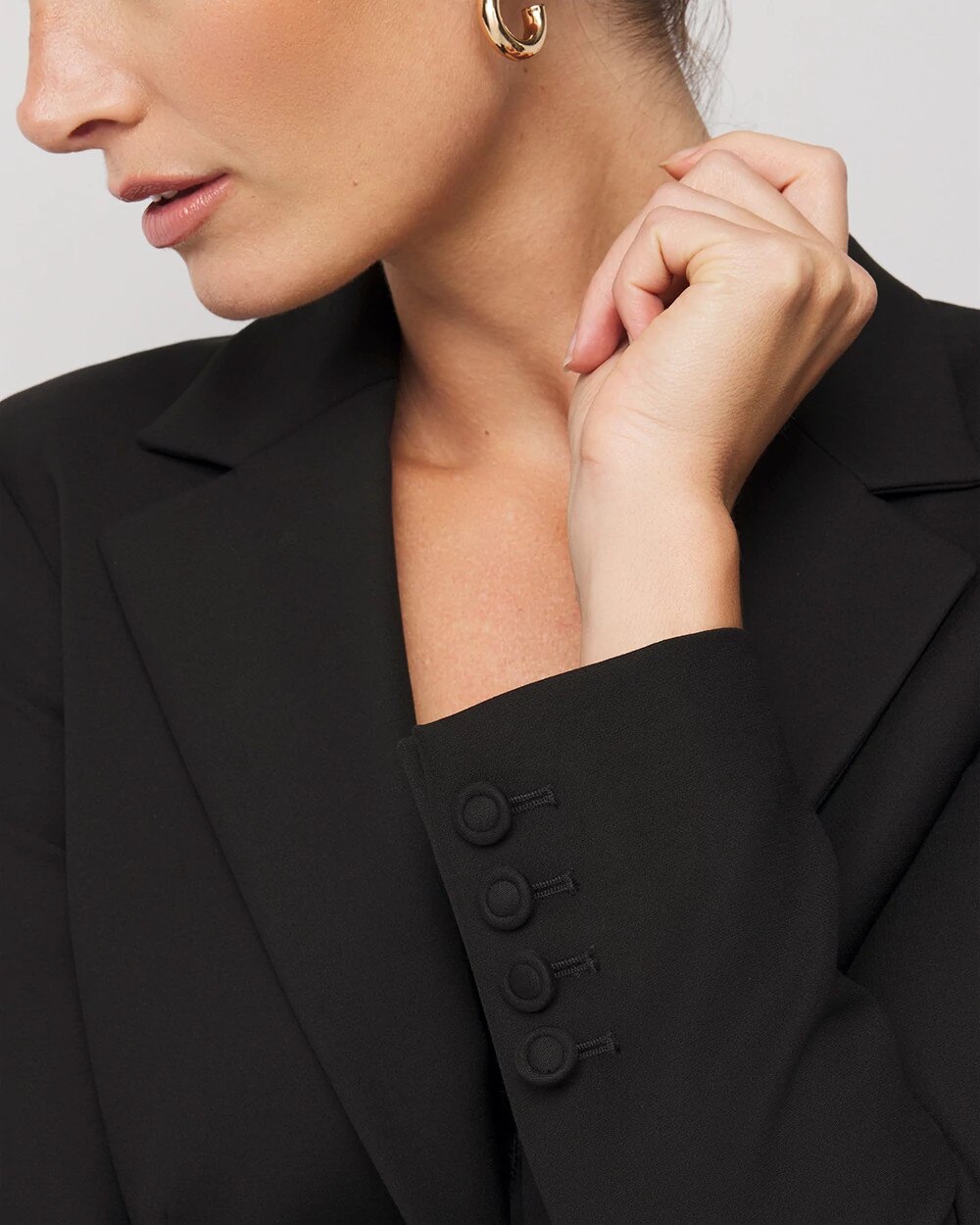 WHBM_One20Button20Blazer_570377562_BLK000001_OF_ALT203.jpeg