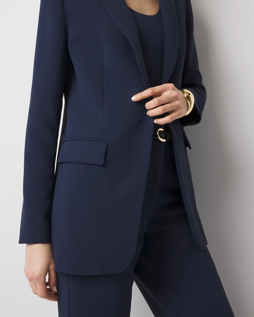 WHBM_Open20Front20Crepe20Blazer_570387967_BLU001526_OF_ALT202-1.jpeg