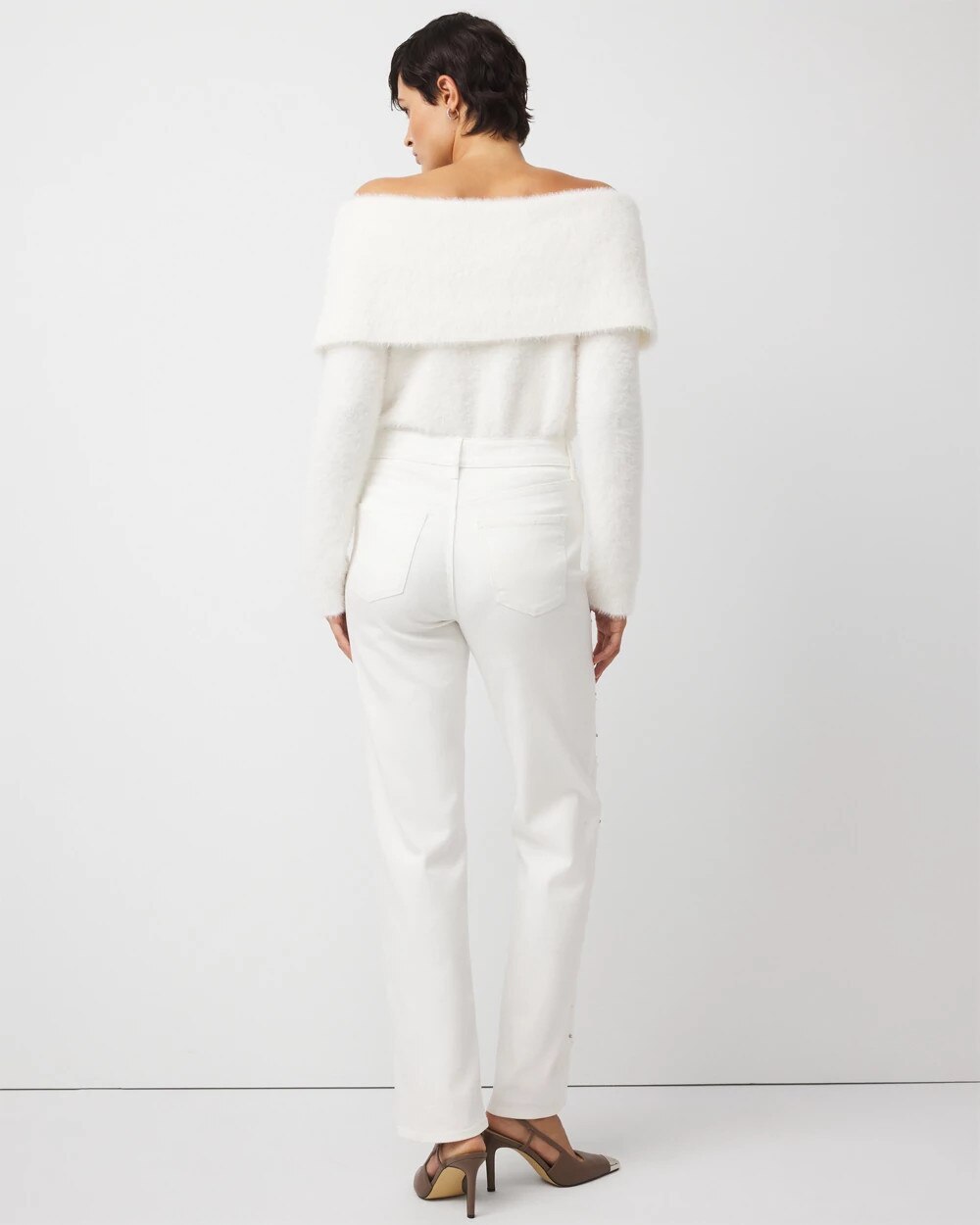 WHBM_Pearl20Encrusted20Straight_570399614_WHT007294_OF_ALT201.jpeg