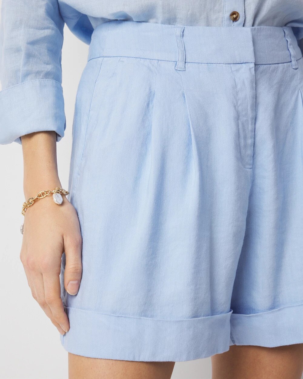 WHBM_Pleated20Linen20Short_570389009_BLU004457_OF_ALT202.jpeg