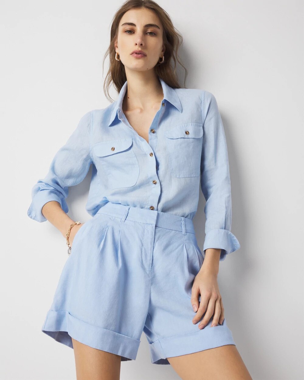 WHBM_Pleated20Linen20Short_570389009_BLU004457_OF_ALT203.jpeg