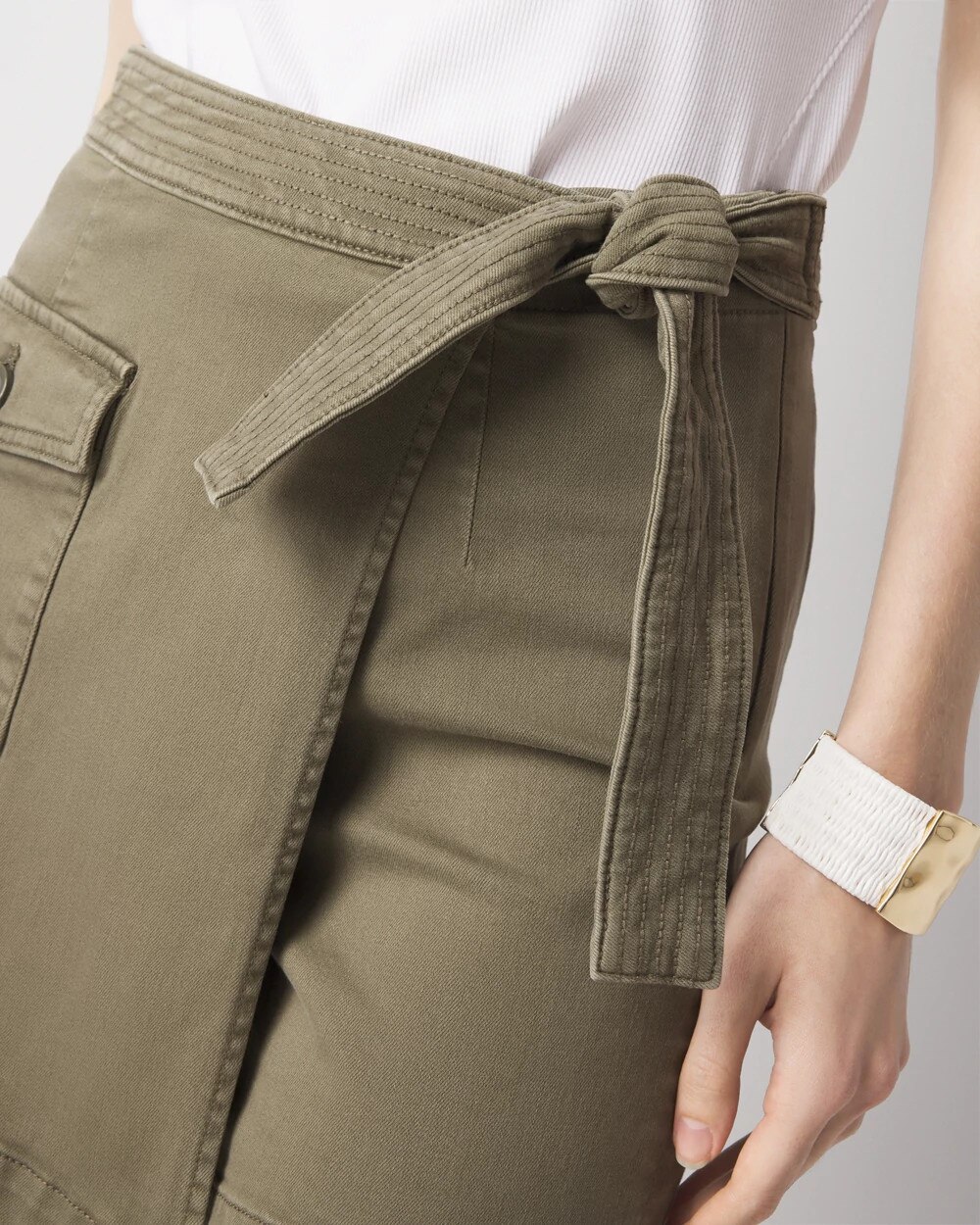 WHBM_Pret20Utility20Skort_570389022_GRN002887_OF_ALT202.jpeg
