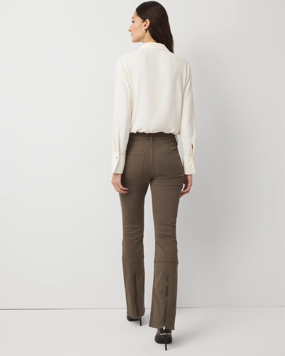 WHBM_Pret20Zip20Hem20Bootcut_570403089_GRN007271_OF_ALT201.jpeg