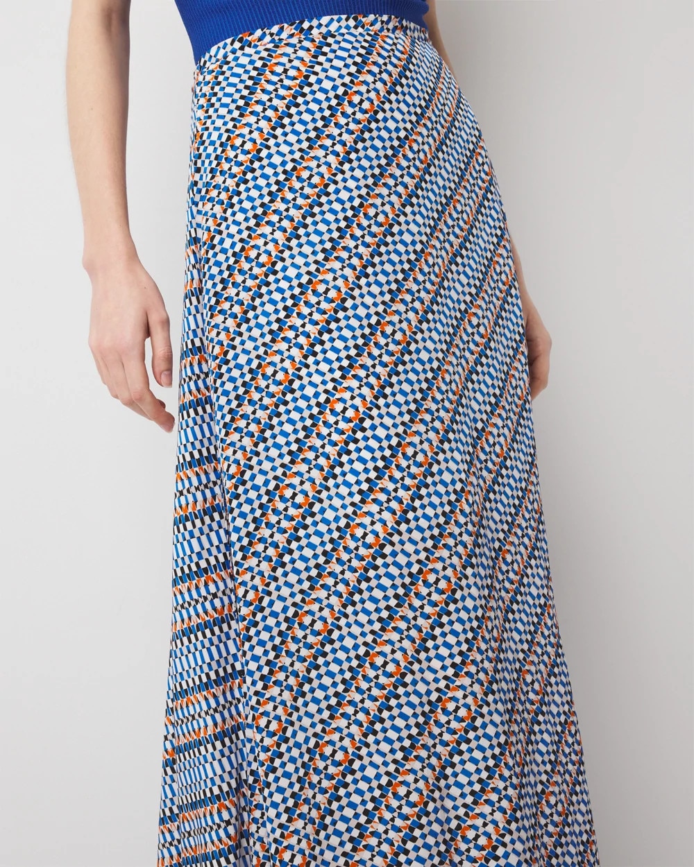 WHBM_Printed20Maxi20Skirt_570391878_IVO006764_OF_ALT202.jpeg