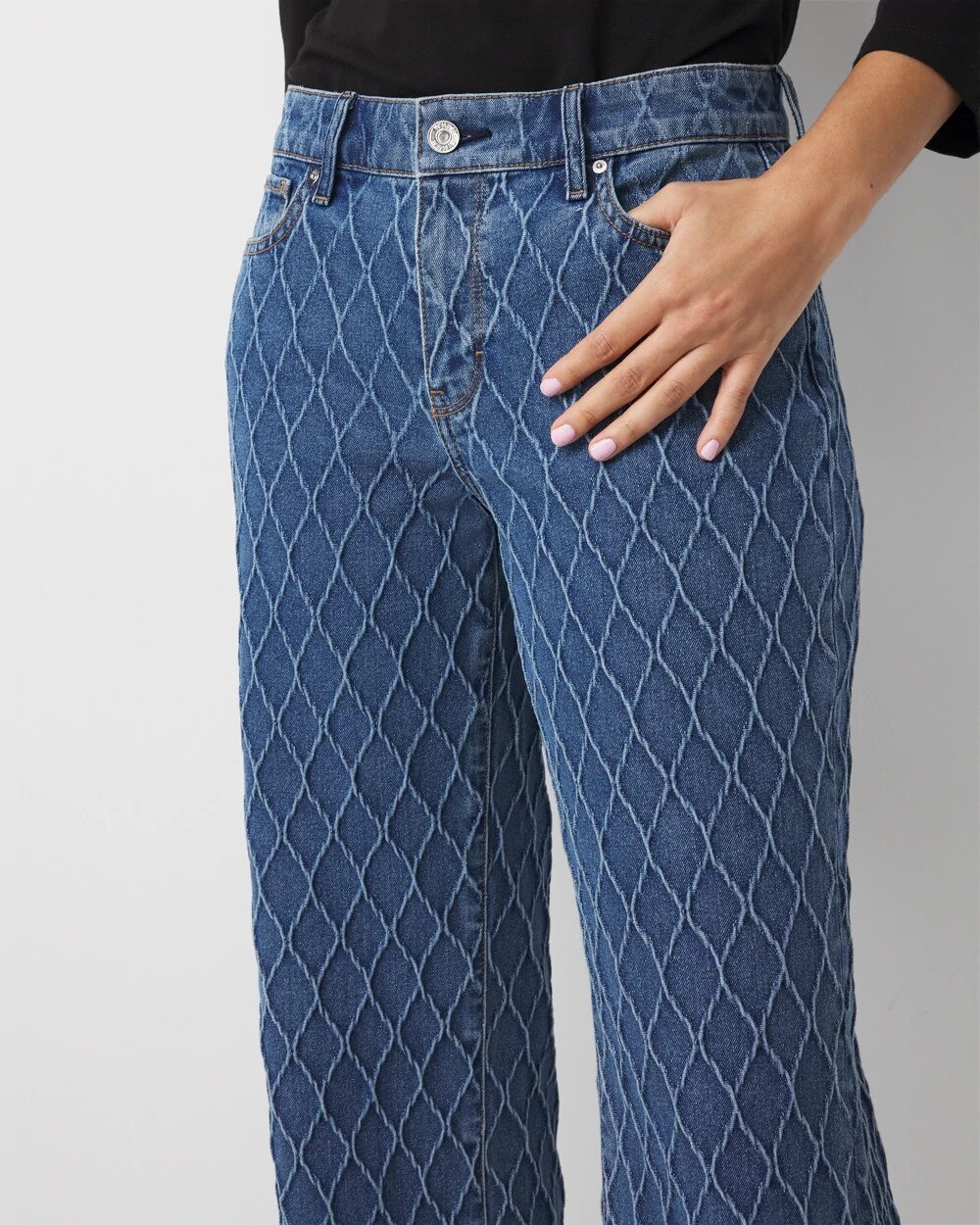 WHBM_Quilted20Wide20Leg20Crop_570404956_BLU007370_OF_ALT202.jpeg