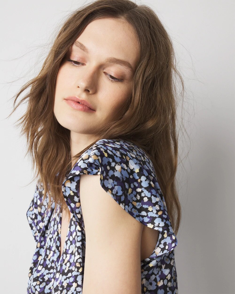 WHBM_Ruch20Frnt20Flttr20Slv20Shell_570385745_BLK006671_OF_ALT202.jpeg
