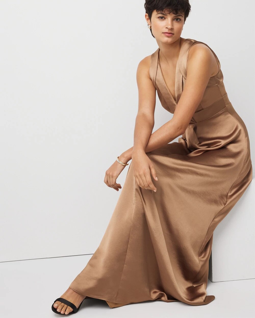 WHBM_SL20Deep20V20Satin20Maxi_570401876_NEU007035_OF_ALT201.jpeg