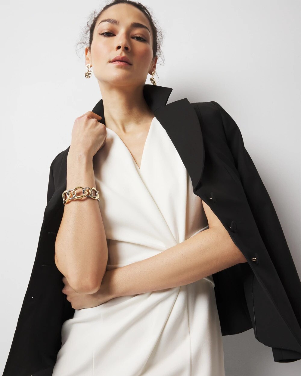 WHBM_SL20Twist20Dtl20Sheath_570382718_IVO000190_OF_ALT201-1.jpeg