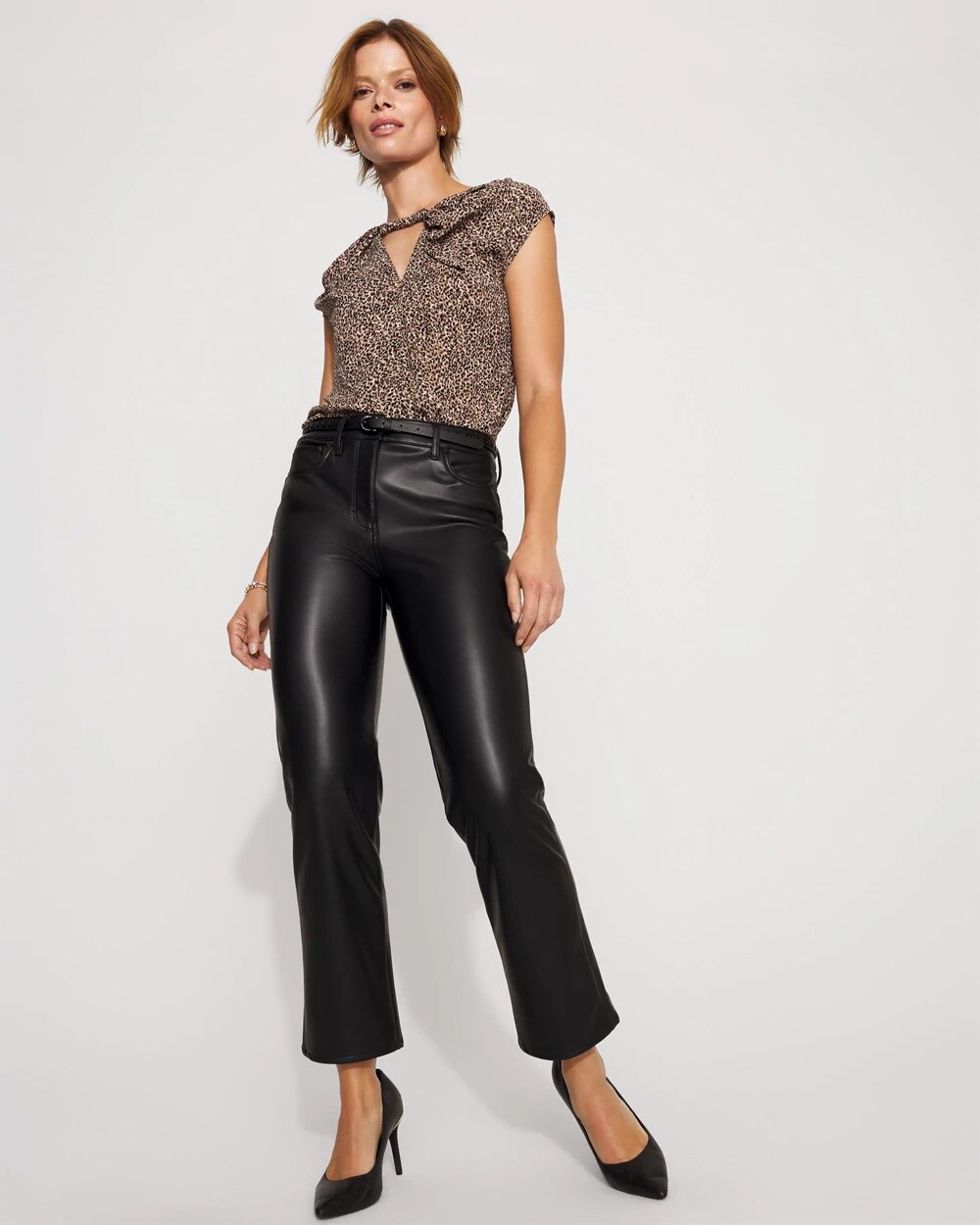 WHBM_SL20Twist20Nk20Keyhole20Shell_570399209_BLK006898_OF_ALT201.jpeg