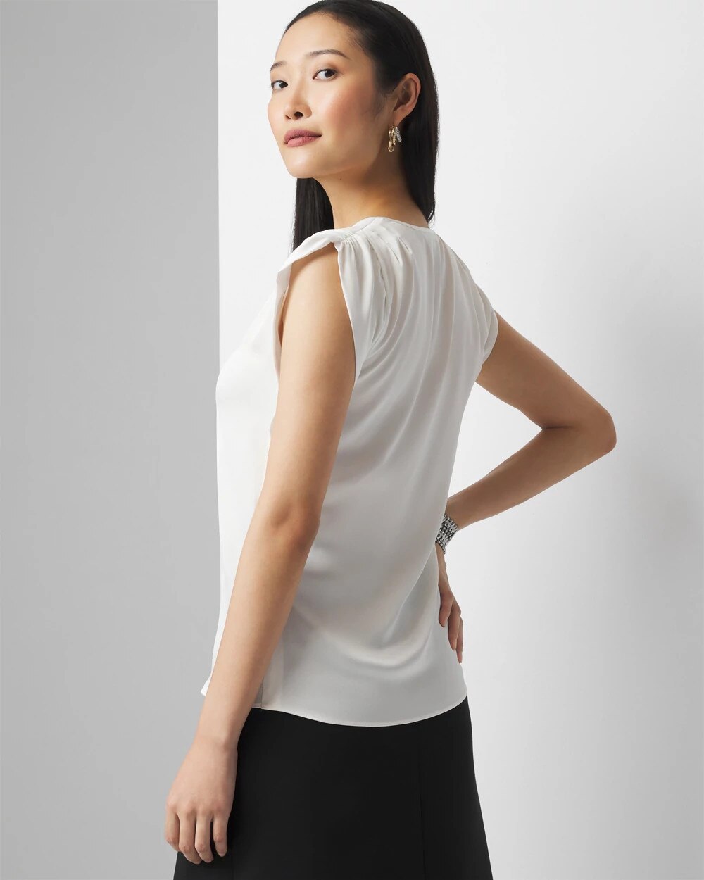 WHBM_SL20Vnk20Ruched20Shldr20Shell_570361037_IVO000190_OF_ALT203.jpeg