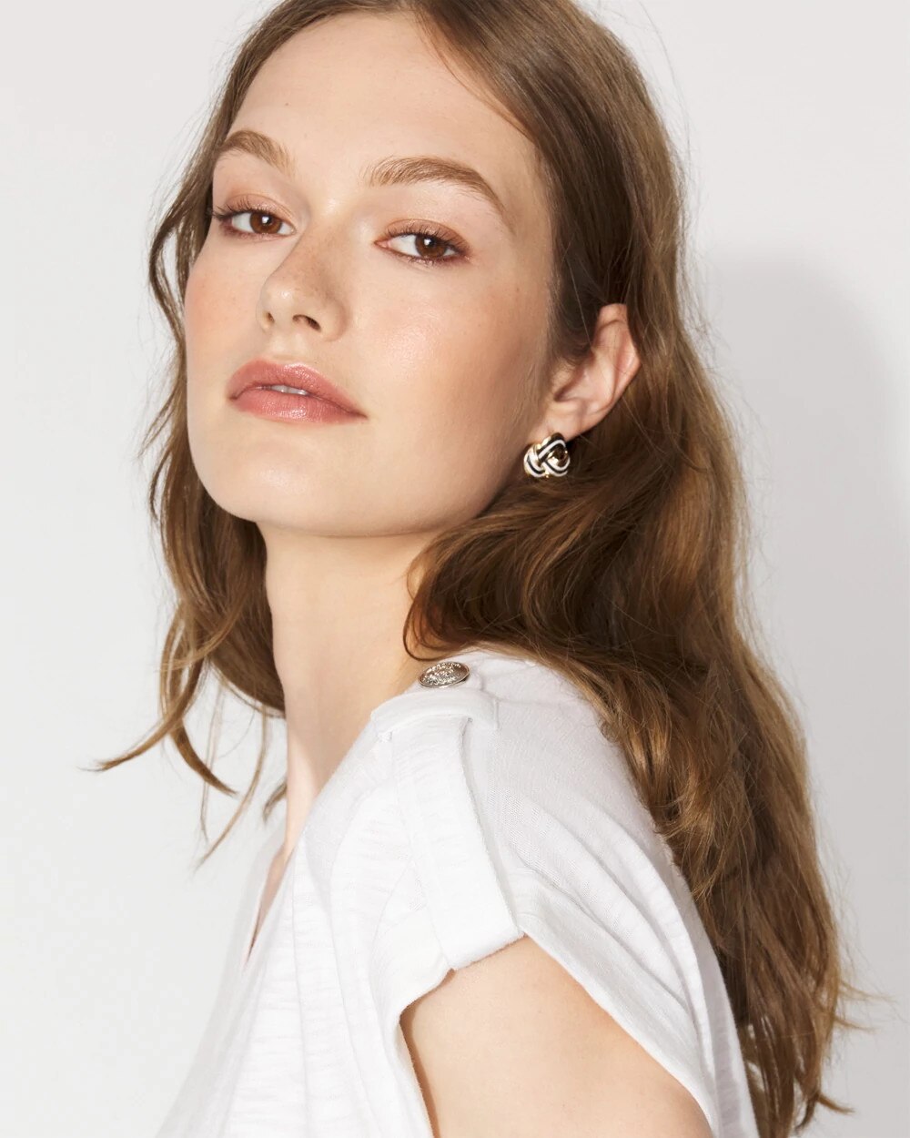 WHBM_SS20Btn20Shdlr20Tee_570401588_WHT000100_OF_ALT202.jpeg