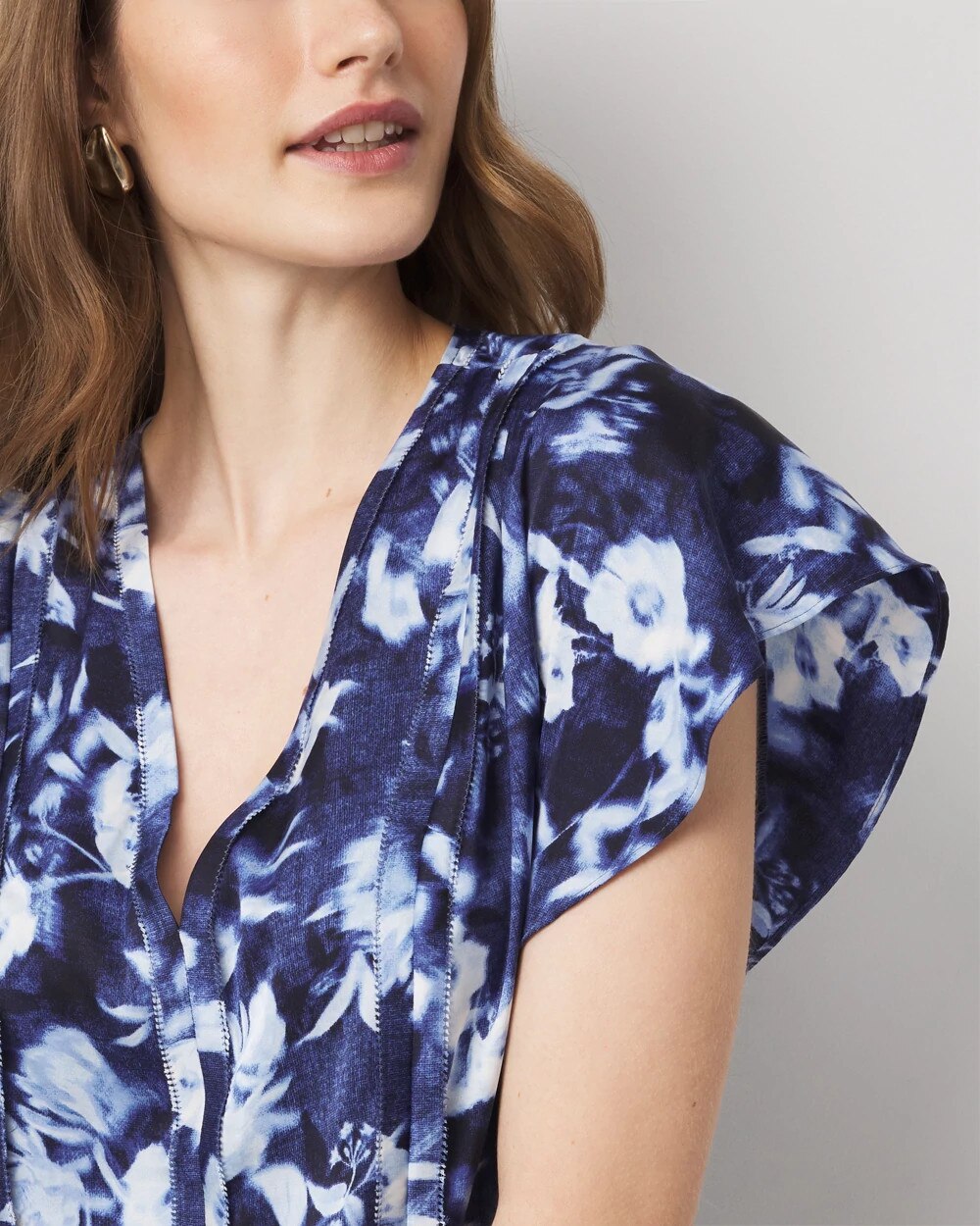 WHBM_SS20Seamed20Flttr20Slv20Shell_570403481_IVO007232_OF_ALT202.jpeg