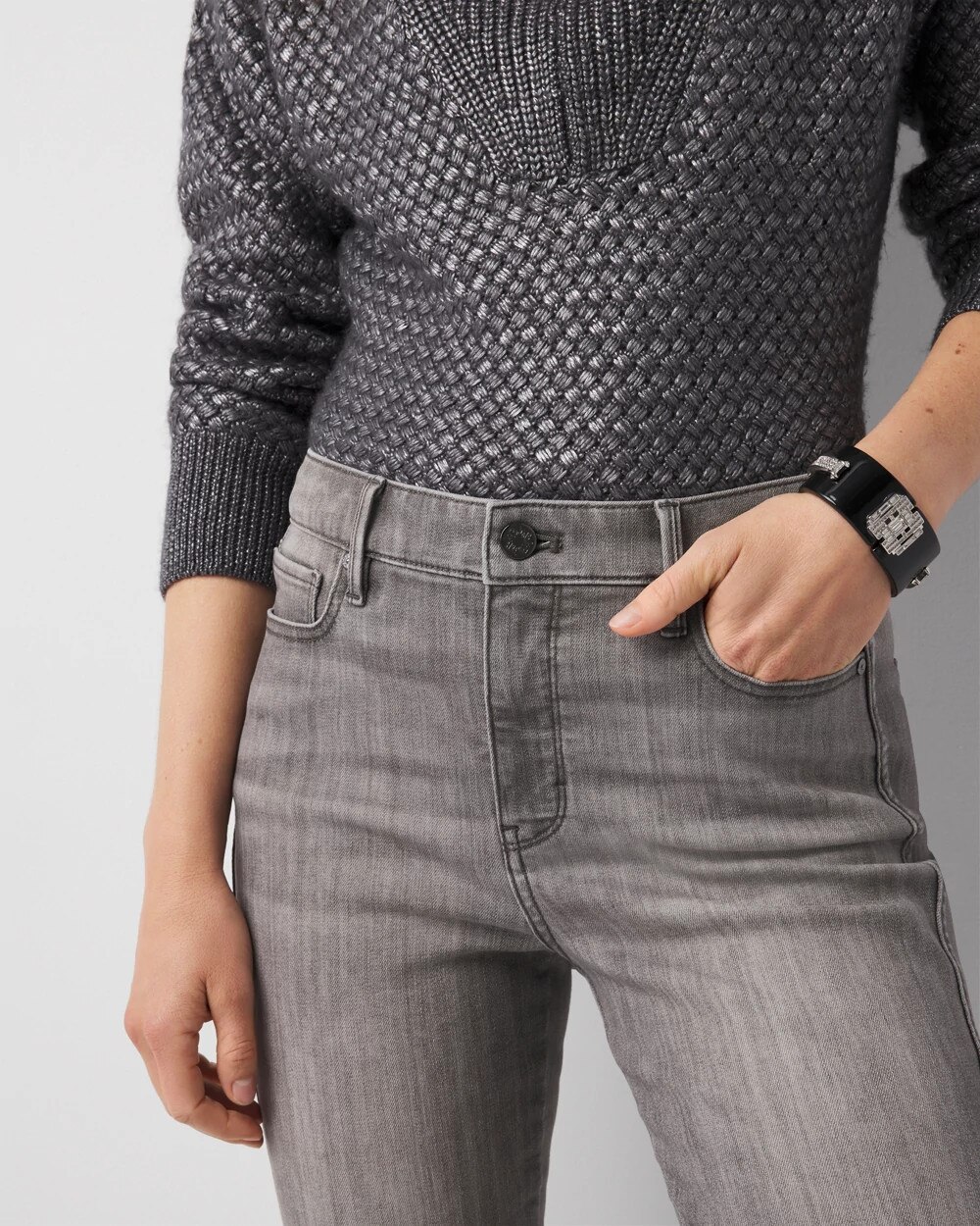 WHBM_Skinny20Flare20520Pocket_570376425_GRY002029_OF_ALT202.jpeg