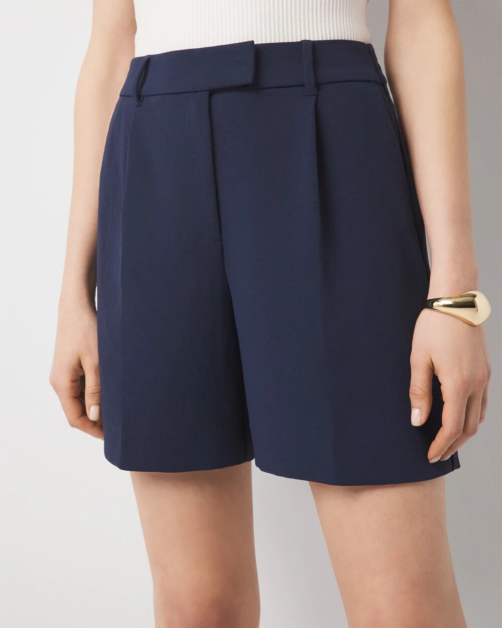 WHBM_Tailored20Crepe20Short_570389329_BLU001526_OF_ALT202.jpeg