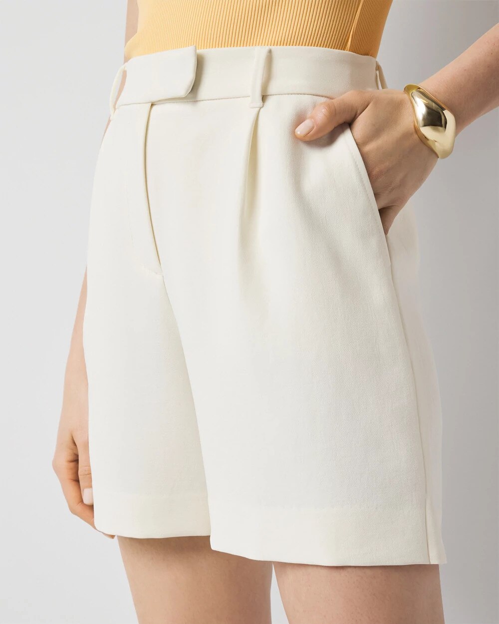WHBM_Tailored20Crepe20Short_570389330_WHT006744_OF_ALT202.jpeg
