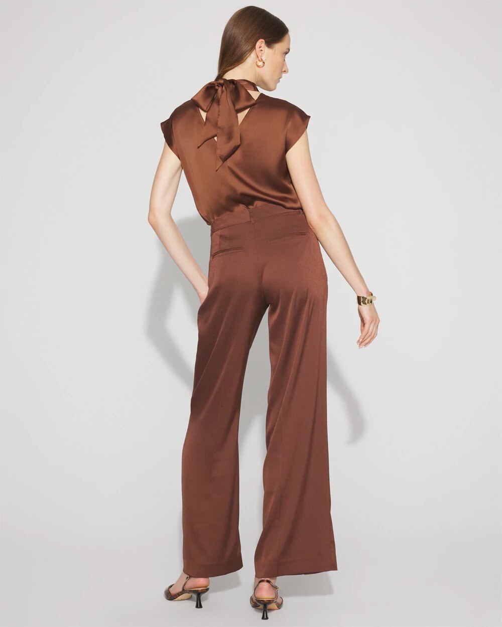 WHBM_Textured20Pleated20Wide20Leg_570394357_BRN007072_OF_ALT201.jpeg