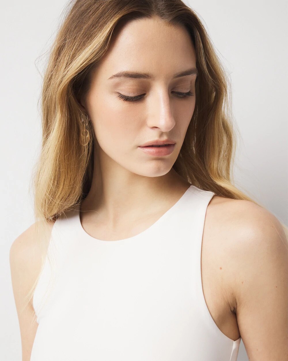 WHBM_WHBMFORME20High20Nk20BS_570389146_IVO000190_OF_ALT202.jpeg