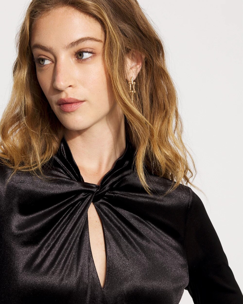 WHBM_WHBMFORME20Velvet20Twist20Nk_570400760_BLK000001_OF_ALT202.jpeg