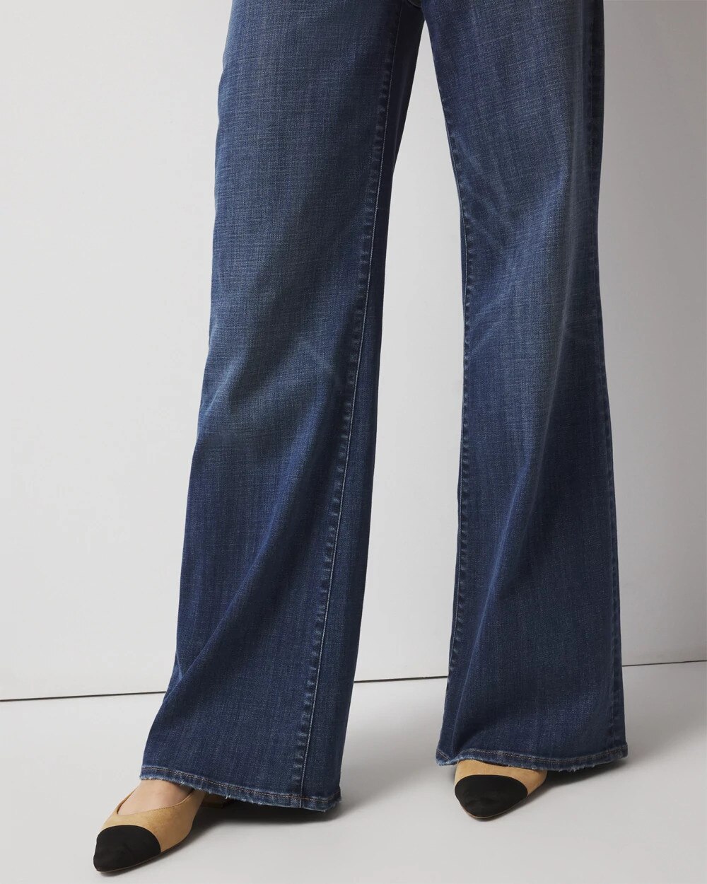 WHBM_Wide20Leg20520Pocket_570382182_BLU006653_OF_ALT202.jpeg