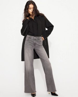 Mid Rise Wide Leg Jean