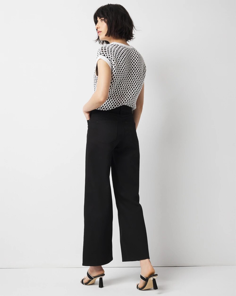 WHBM_Wide20Leg20Crop20520Pocket_570386802_BLK004767_OF_ALT201.jpeg